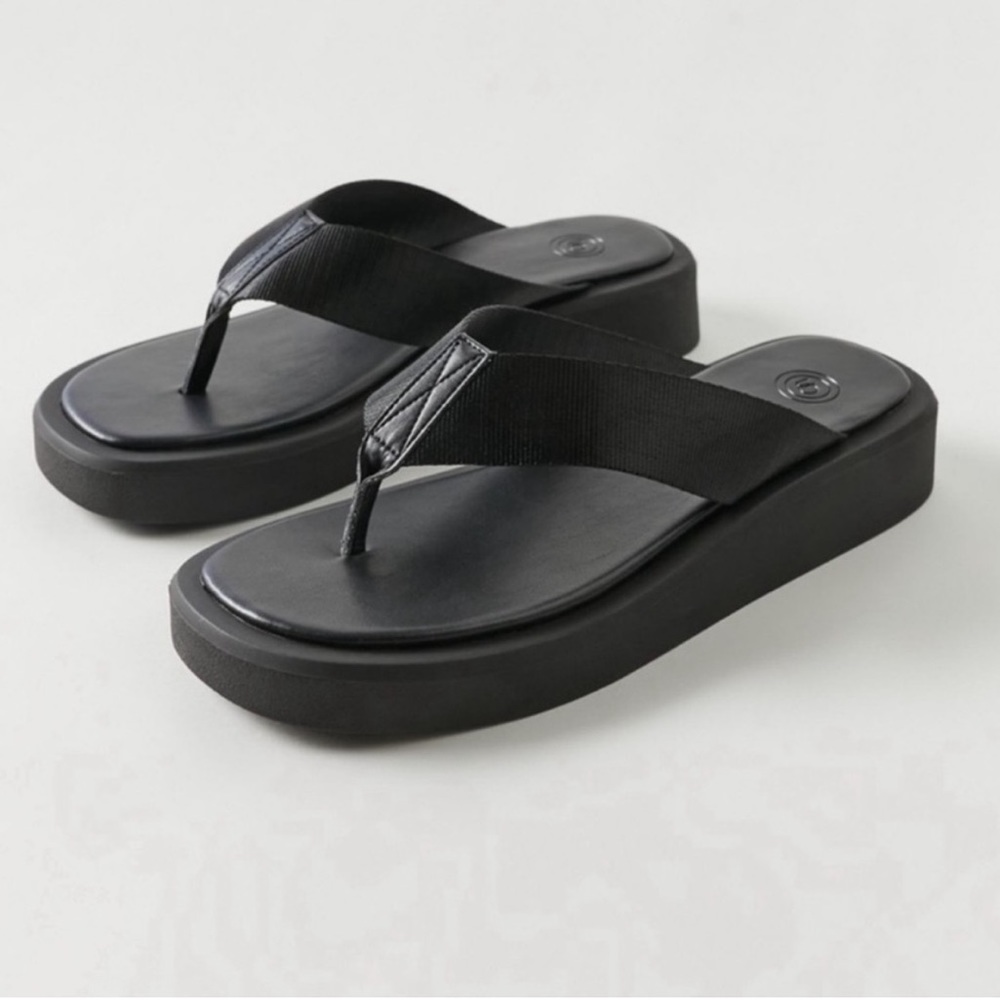 UO Y2K Style Platform Flip Flops